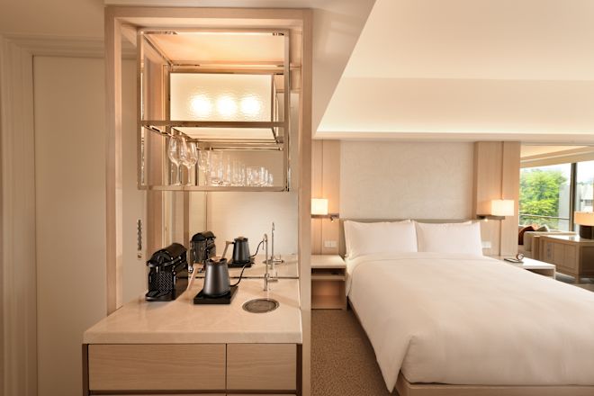 Guest room at Conrad Singapore Orchard