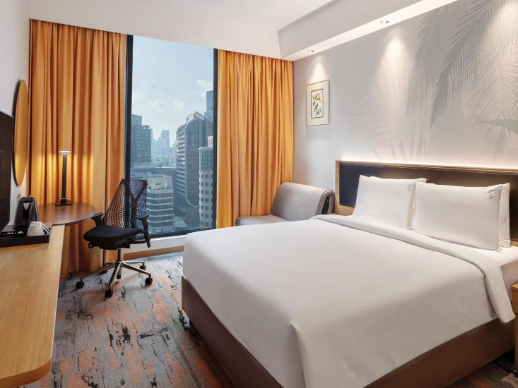 Guest room at Holiday Inn Express Singapore Orchard Road
